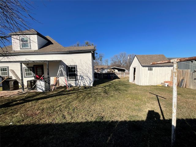 207 College Street, Chico, TX 76431