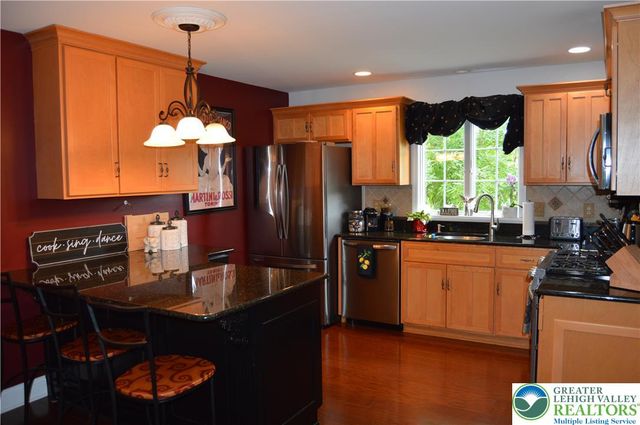 17 Tamarack Court, Forks Twp, PA 18040
