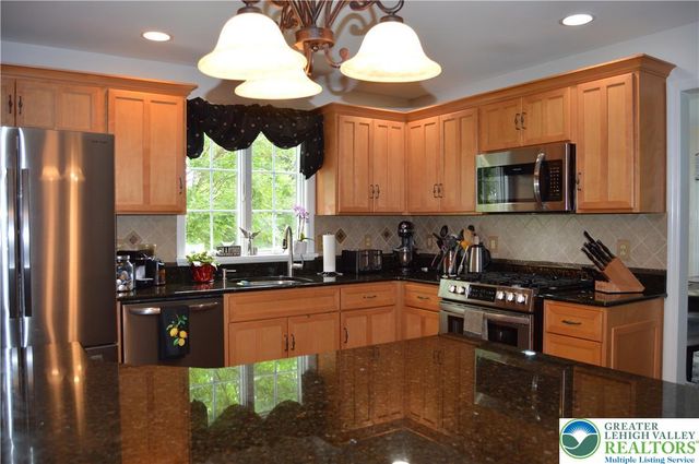17 Tamarack Court, Forks Twp, PA 18040