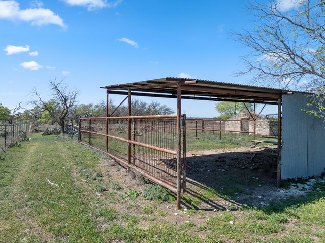996 County Road 421, Evant, TX 76525