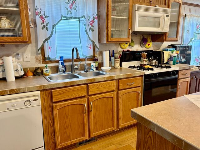 21 Varney Ln, Barre, MA 01005