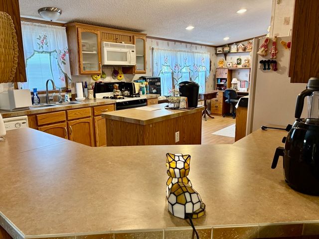 21 Varney Ln, Barre, MA 01005