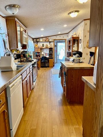 21 Varney Ln, Barre, MA 01005