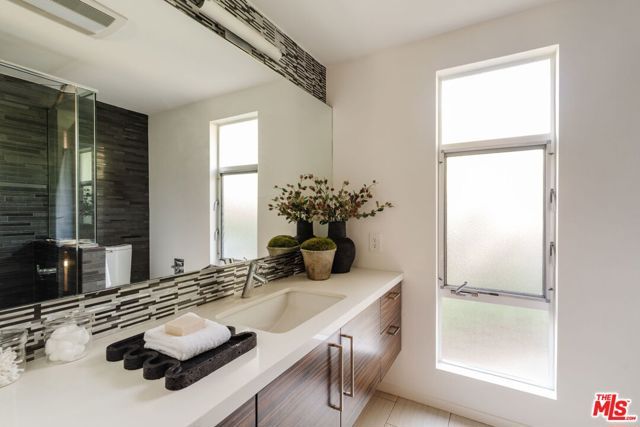 3688 Buena Park Drive, Studio City (los Angeles), CA 91604