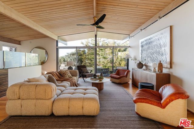 3688 Buena Park Drive, Studio City (los Angeles), CA 91604