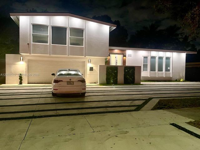 19960 Highland Lakes Blvd, Miami, FL 33179