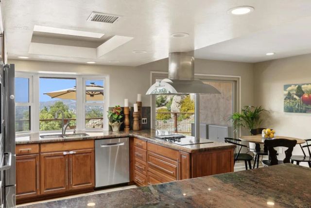 1215 Vista Grande Road, El Cajon, CA 92019