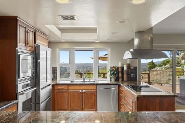 1215 Vista Grande Road, El Cajon, CA 92019