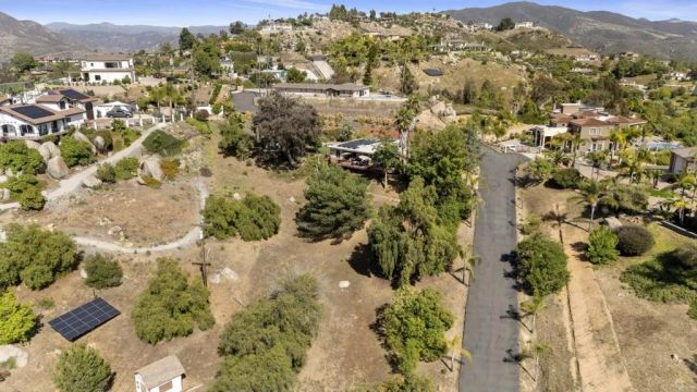 1215 Vista Grande Road, El Cajon, CA 92019