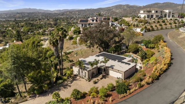 1215 Vista Grande Road, El Cajon, CA 92019