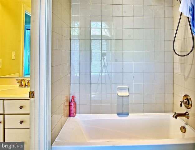 6804 DIPLOMA DR, Laurel, MD 20707