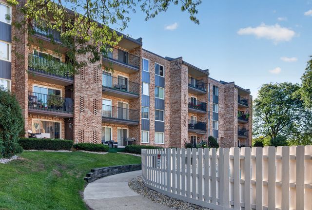 502 W Huntington Commons Road 241, Mount Prospect, IL 60056