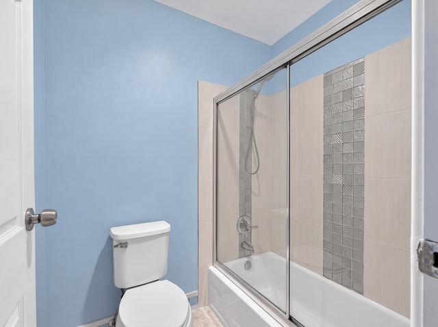 502 W Huntington Commons Road 241, Mount Prospect, IL 60056
