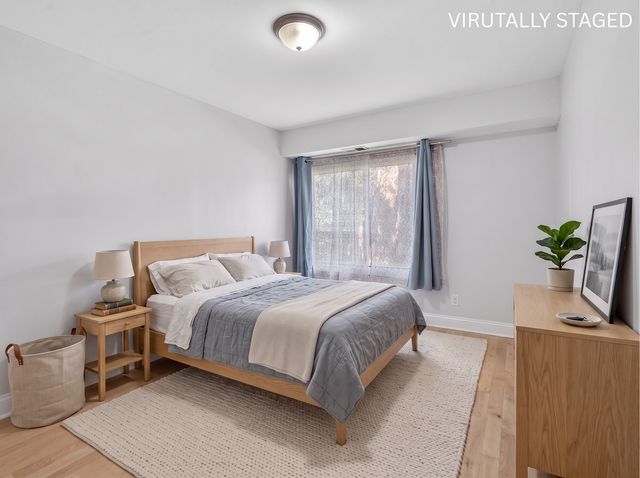 502 W Huntington Commons Road 241, Mount Prospect, IL 60056
