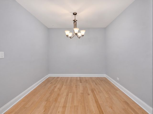 502 W Huntington Commons Road 241, Mount Prospect, IL 60056