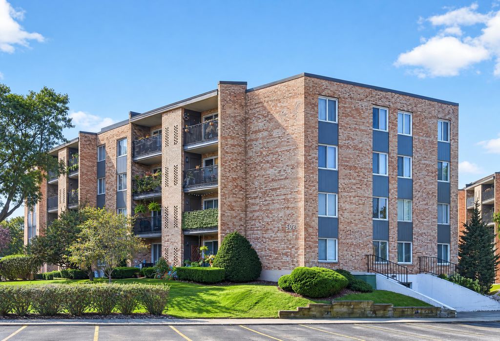 502 W Huntington Commons Road 241, Mount Prospect, IL 60056