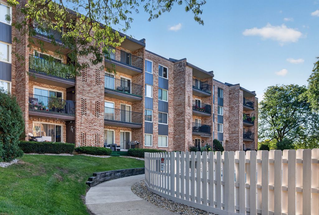 502 W Huntington Commons Road 241, Mount Prospect, IL 60056 — photo 2