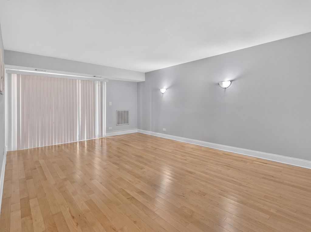 502 W Huntington Commons Road 241, Mount Prospect, IL 60056 — photo 3