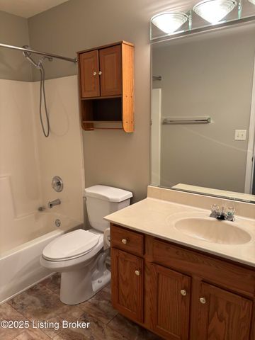 6330 Winding Stream Dr, Louisville, KY 40272