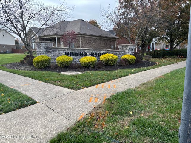 6330 Winding Stream Dr, Louisville, KY 40272