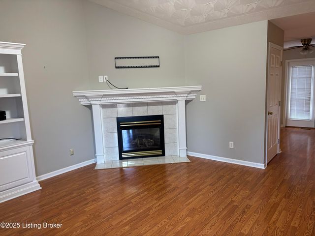 6330 Winding Stream Dr, Louisville, KY 40272