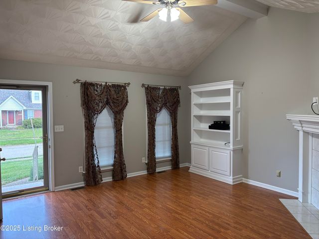 6330 Winding Stream Dr, Louisville, KY 40272