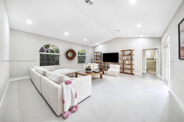 1033 Almeria Ave 0, Coral Gables, FL 33134