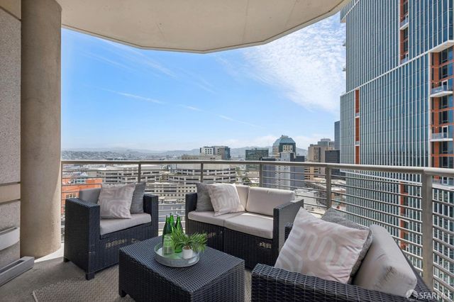 333 1st Street 2004, San Francisco, CA 94105