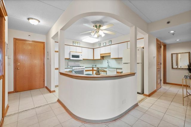 6755 N Milwaukee Avenue 404, Niles, IL 60714