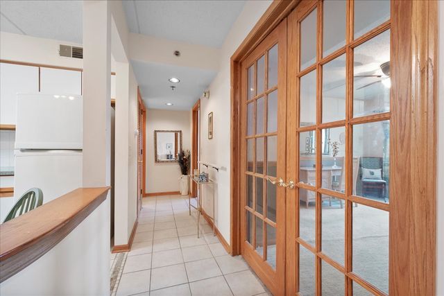 6755 N Milwaukee Avenue 404, Niles, IL 60714