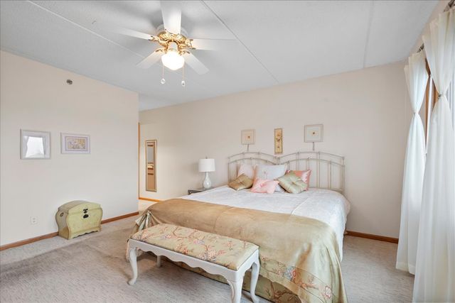 6755 N Milwaukee Avenue 404, Niles, IL 60714