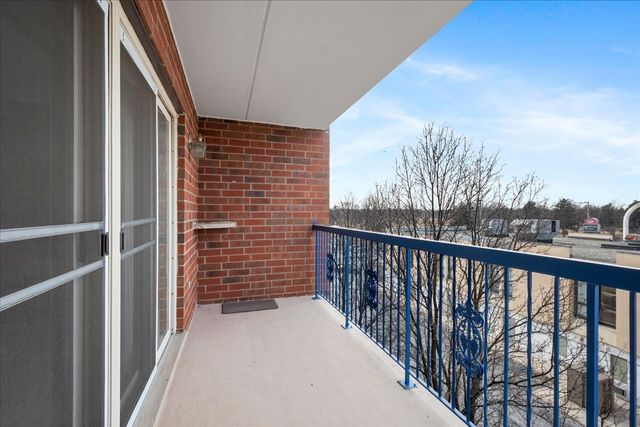 6755 N Milwaukee Avenue 404, Niles, IL 60714