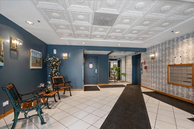 6755 N Milwaukee Avenue 404, Niles, IL 60714