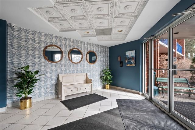 6755 N Milwaukee Avenue 404, Niles, IL 60714