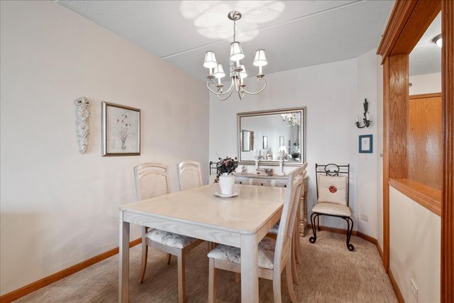 6755 N Milwaukee Avenue 404, Niles, IL 60714