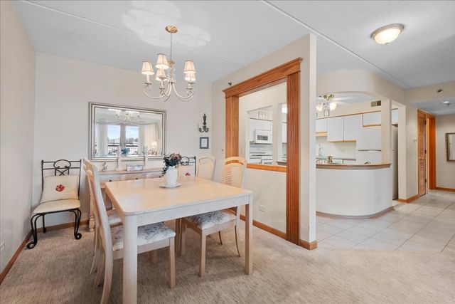 6755 N Milwaukee Avenue 404, Niles, IL 60714