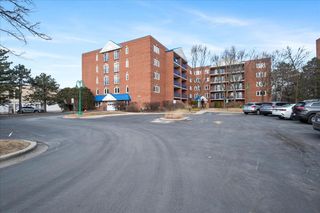 6755 N Milwaukee Avenue 404, Niles, IL 60714