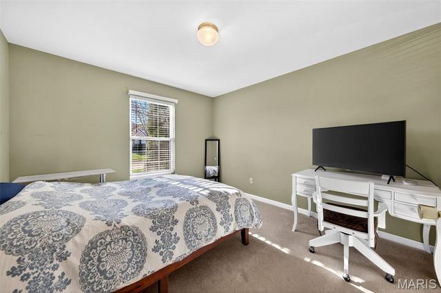 877 Home Park Drive, St Peters, MO 63376