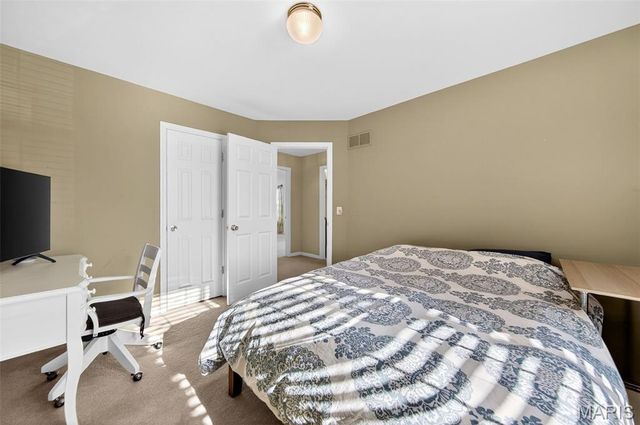 877 Home Park Drive, St Peters, MO 63376