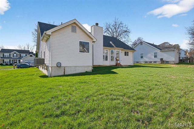 877 Home Park Drive, St Peters, MO 63376