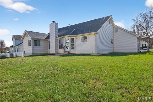 877 Home Park Drive, St Peters, MO 63376