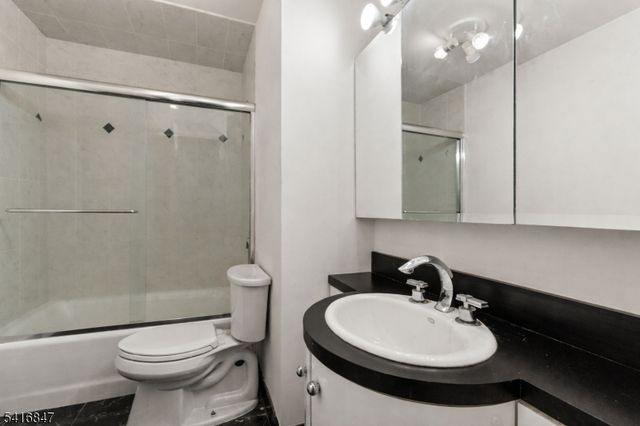 27 Viewpoint Rd, Wayne Twp., NJ 07470