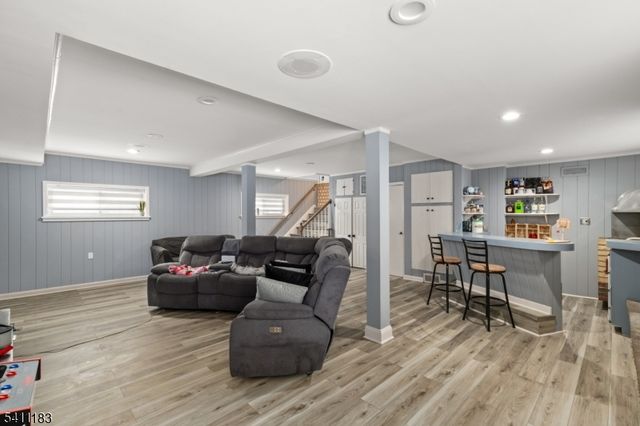 27 Viewpoint Rd, Wayne Twp., NJ 07470