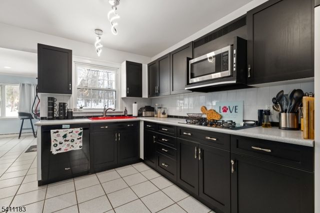 27 Viewpoint Rd, Wayne Twp., NJ 07470