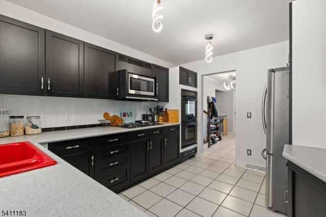 27 Viewpoint Rd, Wayne Twp., NJ 07470