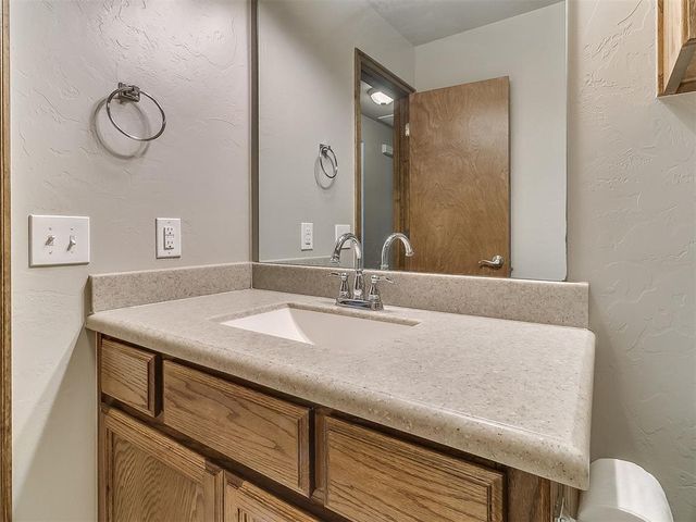 6912 NW 155th Terrace, Edmond, OK 73013