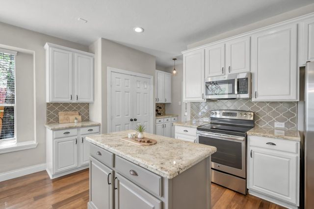 42 E Knightsbridge Drive, The Woodlands, TX 77385