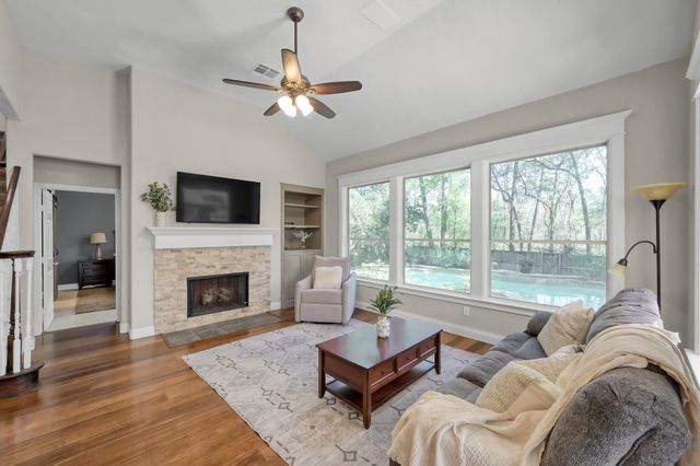 42 E Knightsbridge Drive, The Woodlands, TX 77385