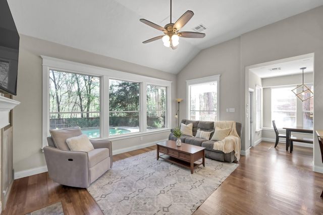 42 E Knightsbridge Drive, The Woodlands, TX 77385