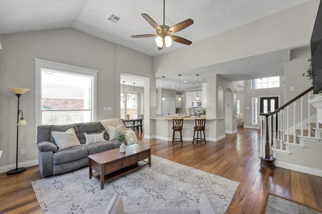 42 E Knightsbridge Drive, The Woodlands, TX 77385